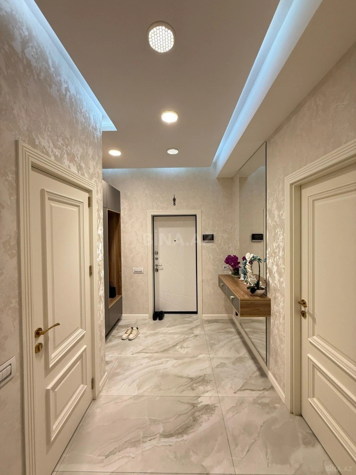 Satılır 3 otaqlı mənzil 145 m²