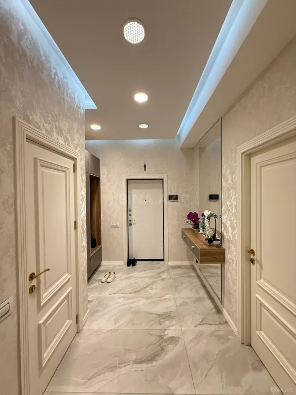 Satılır 3 otaqlı mənzil 145 m²
