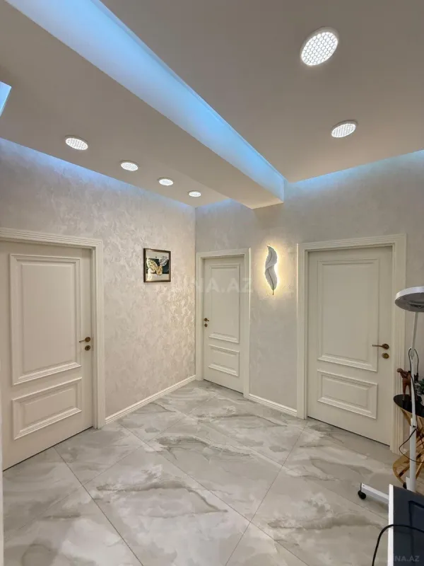 Satılır 3 otaqlı mənzil 145 m²