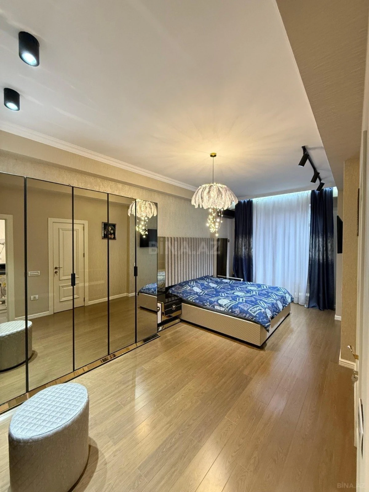 Satılır 3 otaqlı mənzil 145 m²