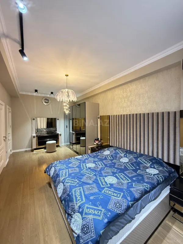 Satılır 3 otaqlı mənzil 145 m²