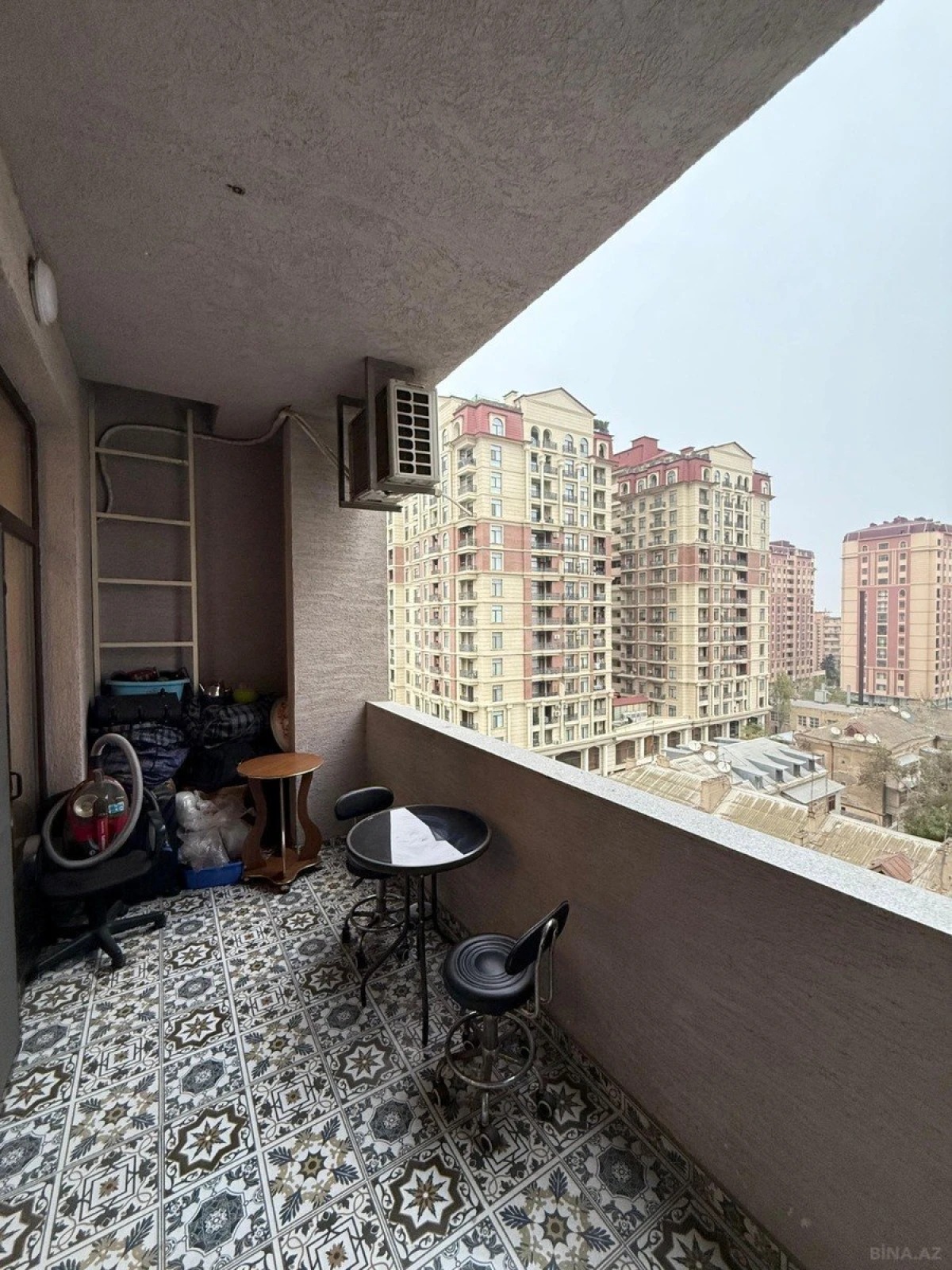 Satılır 3 otaqlı mənzil 145 m²