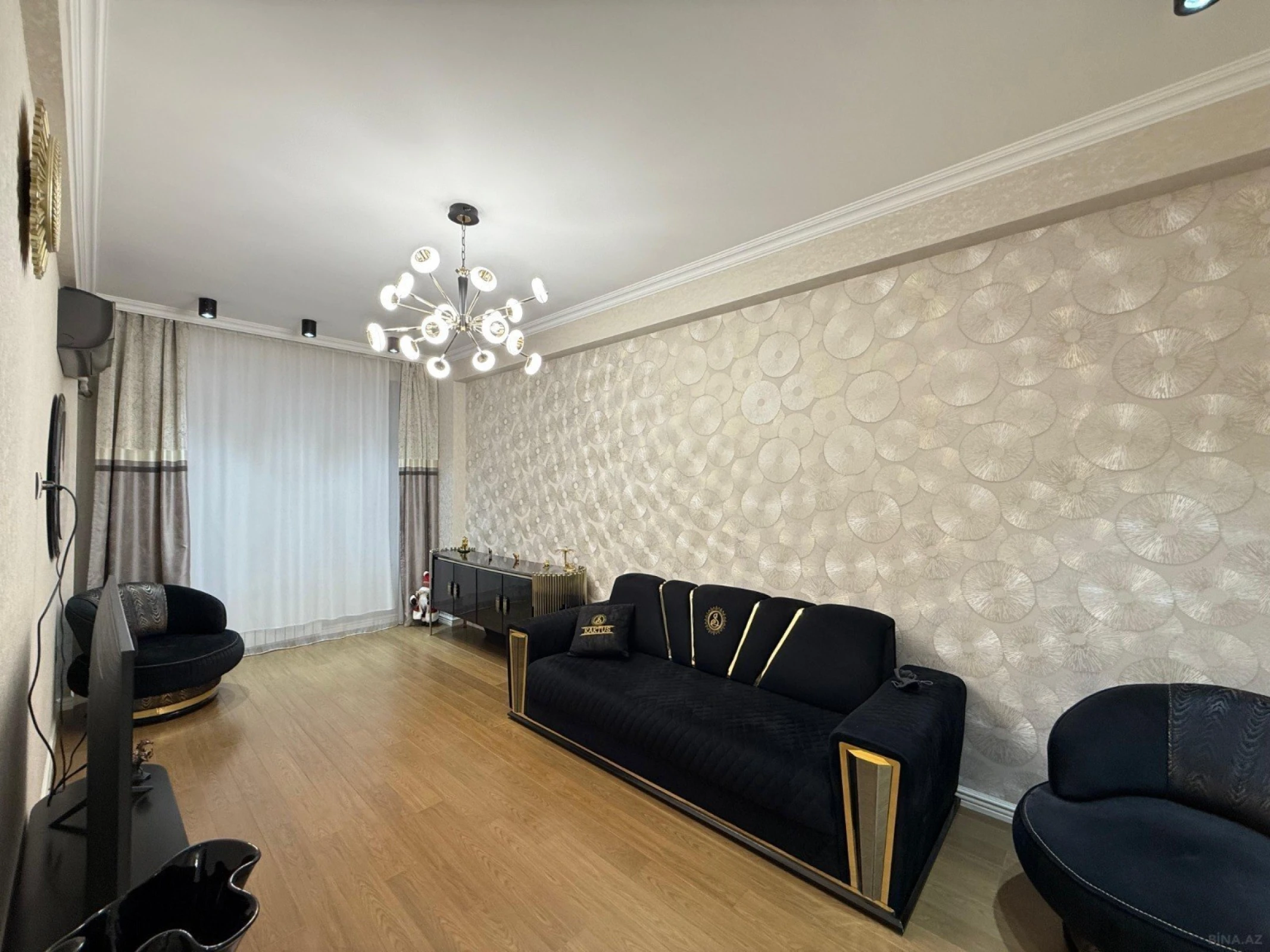 Satılır 3 otaqlı mənzil 145 m²