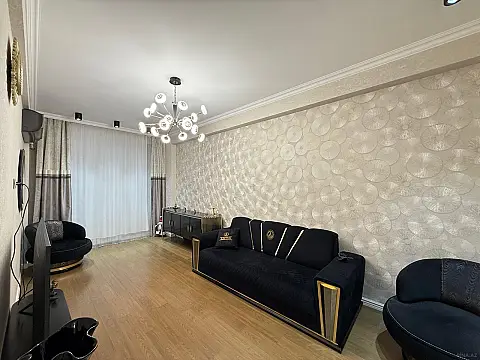 Satılır 3 otaqlı mənzil 145 m²