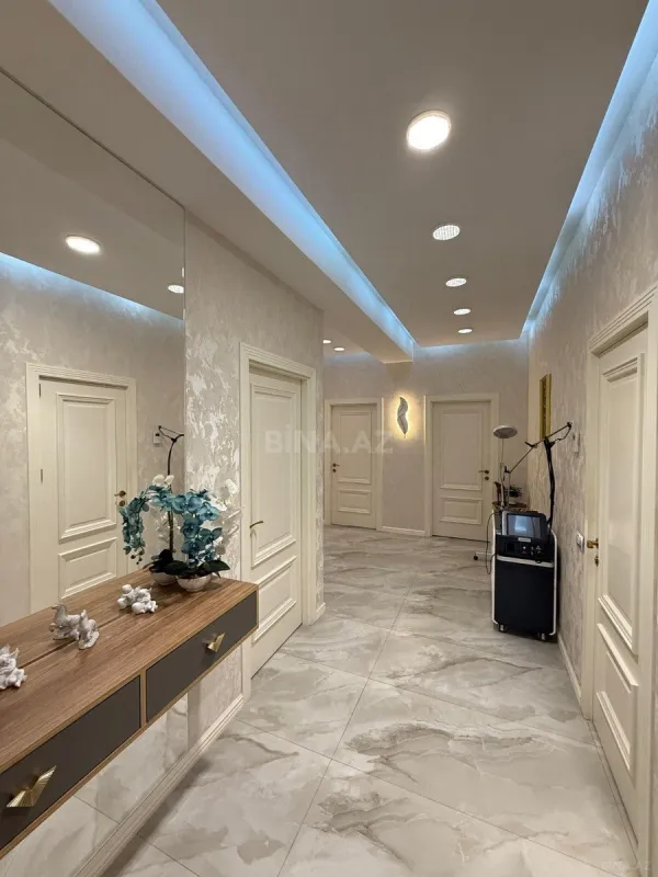 Satılır 3 otaqlı mənzil 145 m²