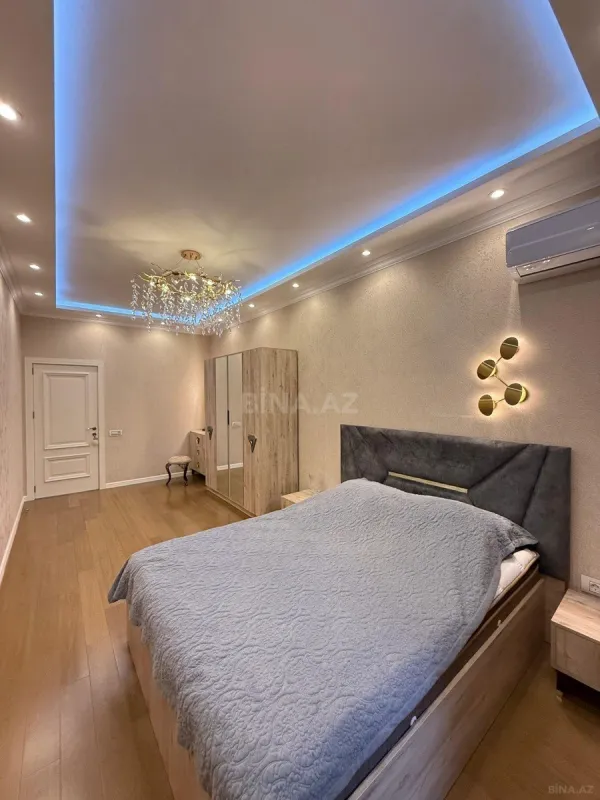Satılır 3 otaqlı mənzil 145 m²