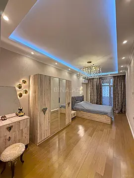 Satılır 3 otaqlı mənzil 145 m²