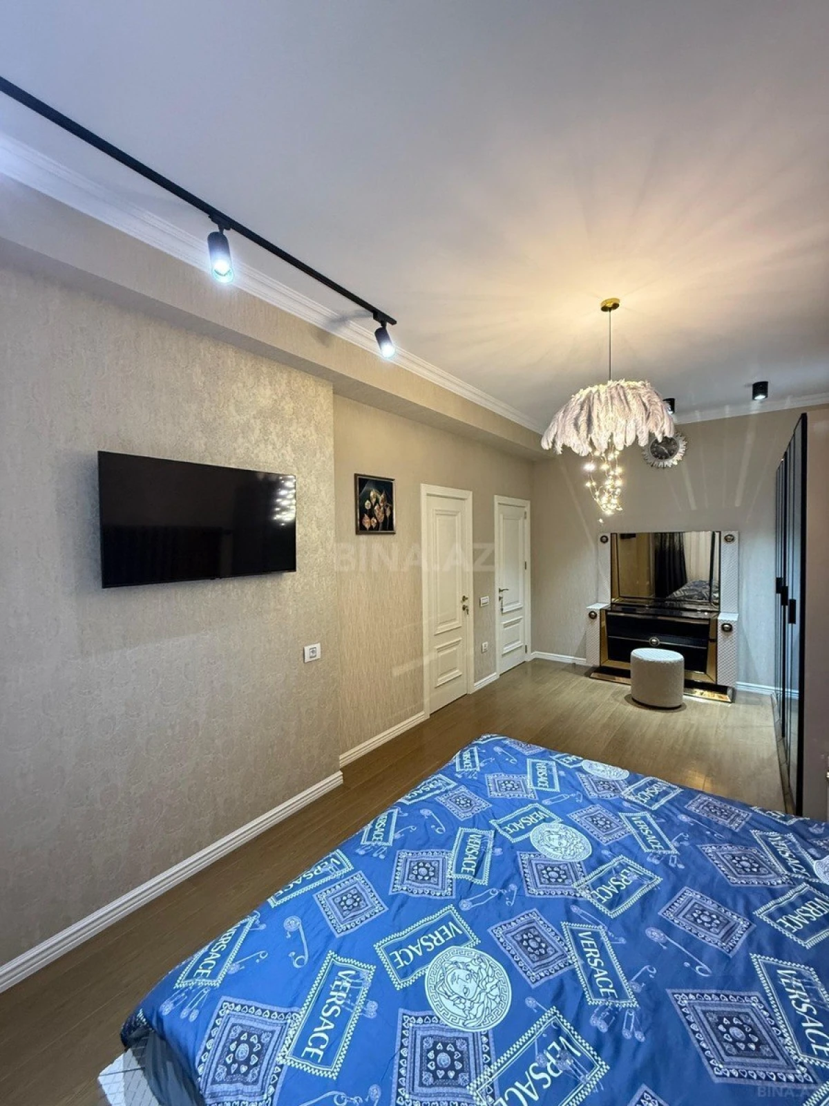 Satılır 3 otaqlı mənzil 145 m²