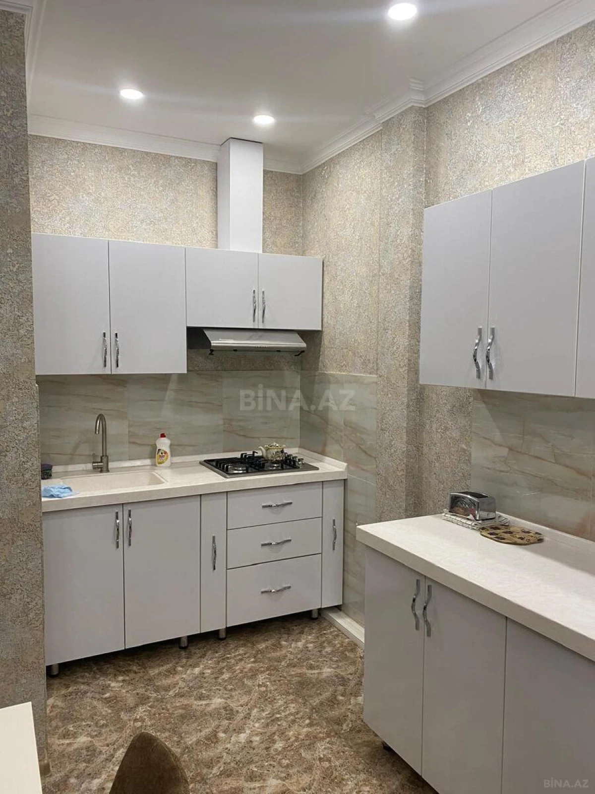 Kirayə verilir 2 otaqlı mənzil 73 m²