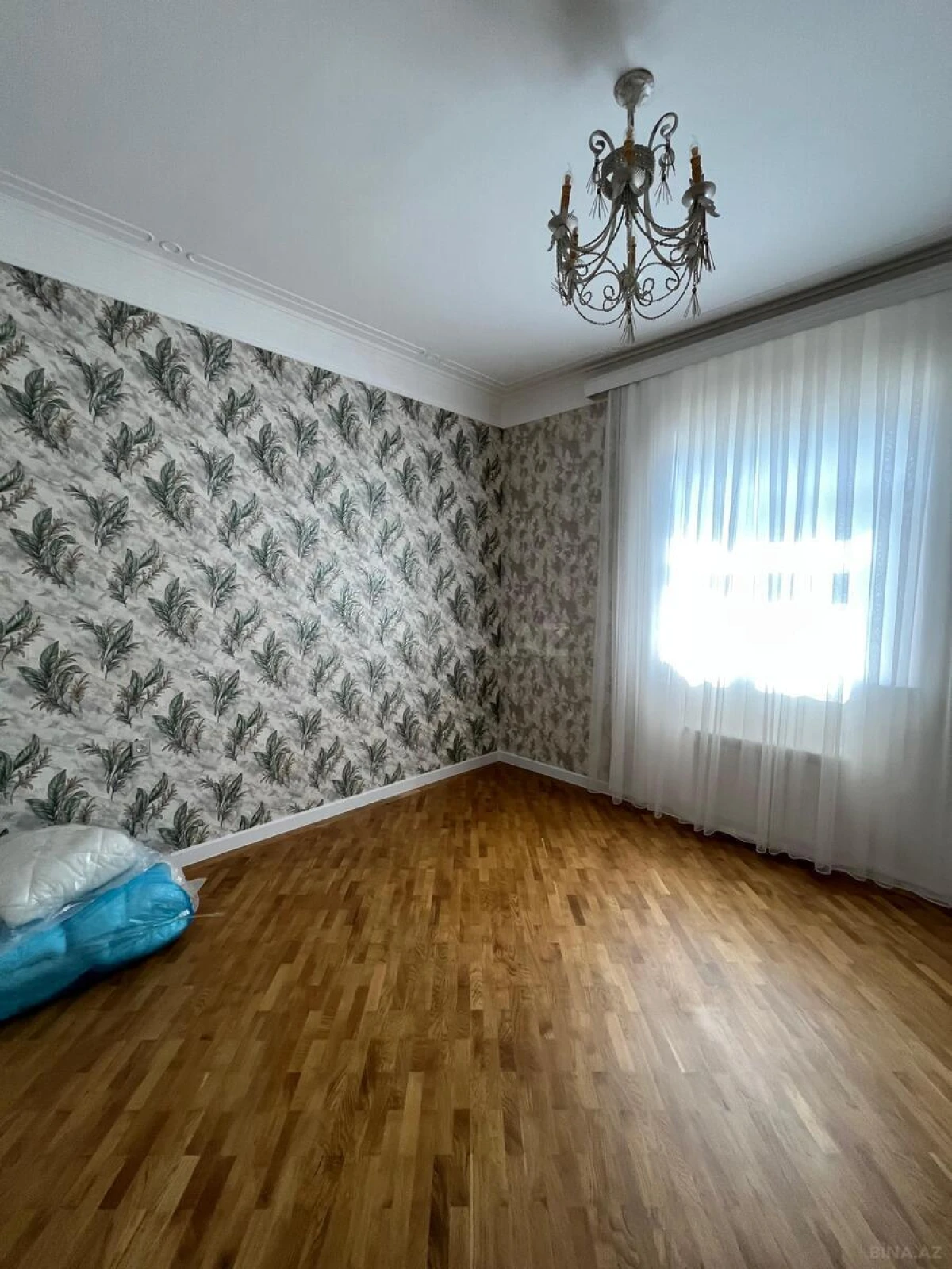 Satılır 8 otaqlı həyət evi 415 m²