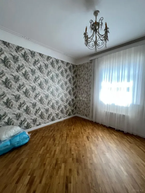 Satılır 8 otaqlı həyət evi 415 m²