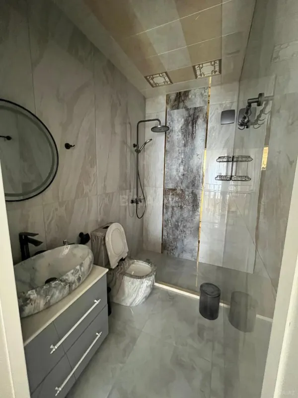 Satılır 8 otaqlı həyət evi 415 m²