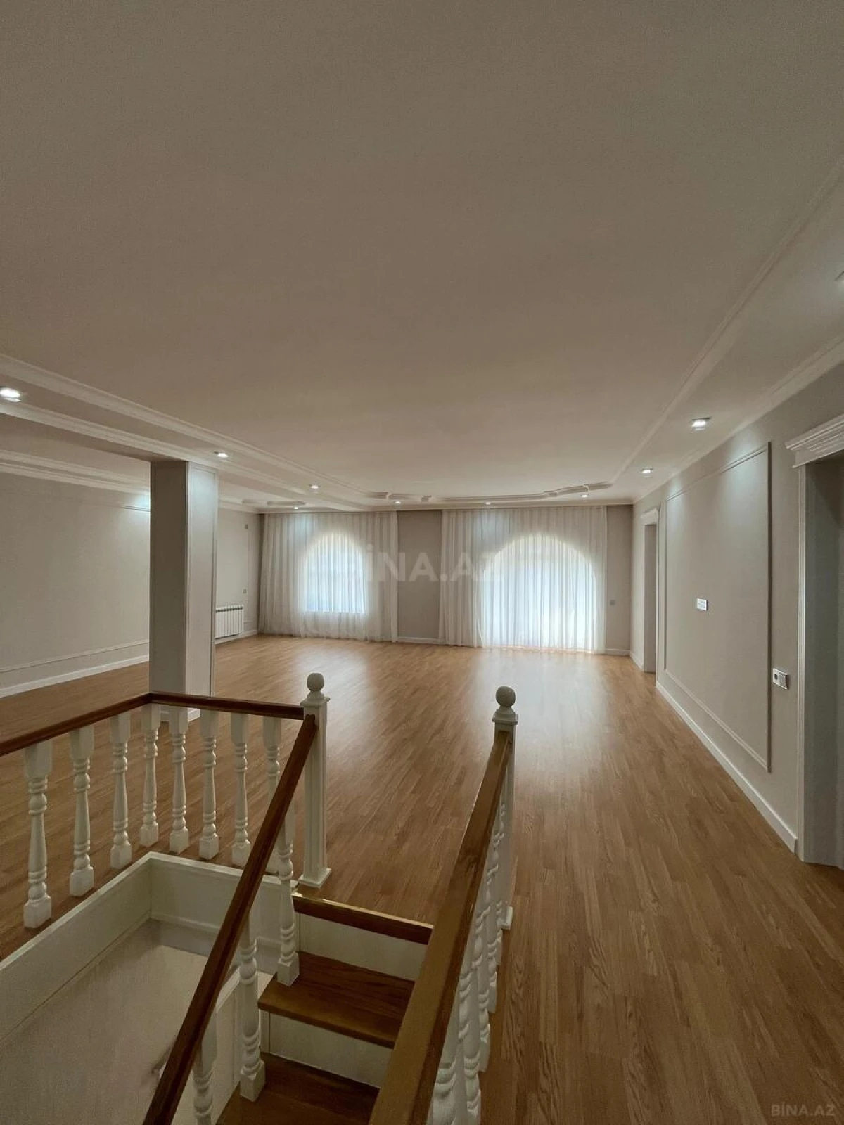 Satılır 8 otaqlı həyət evi 415 m²