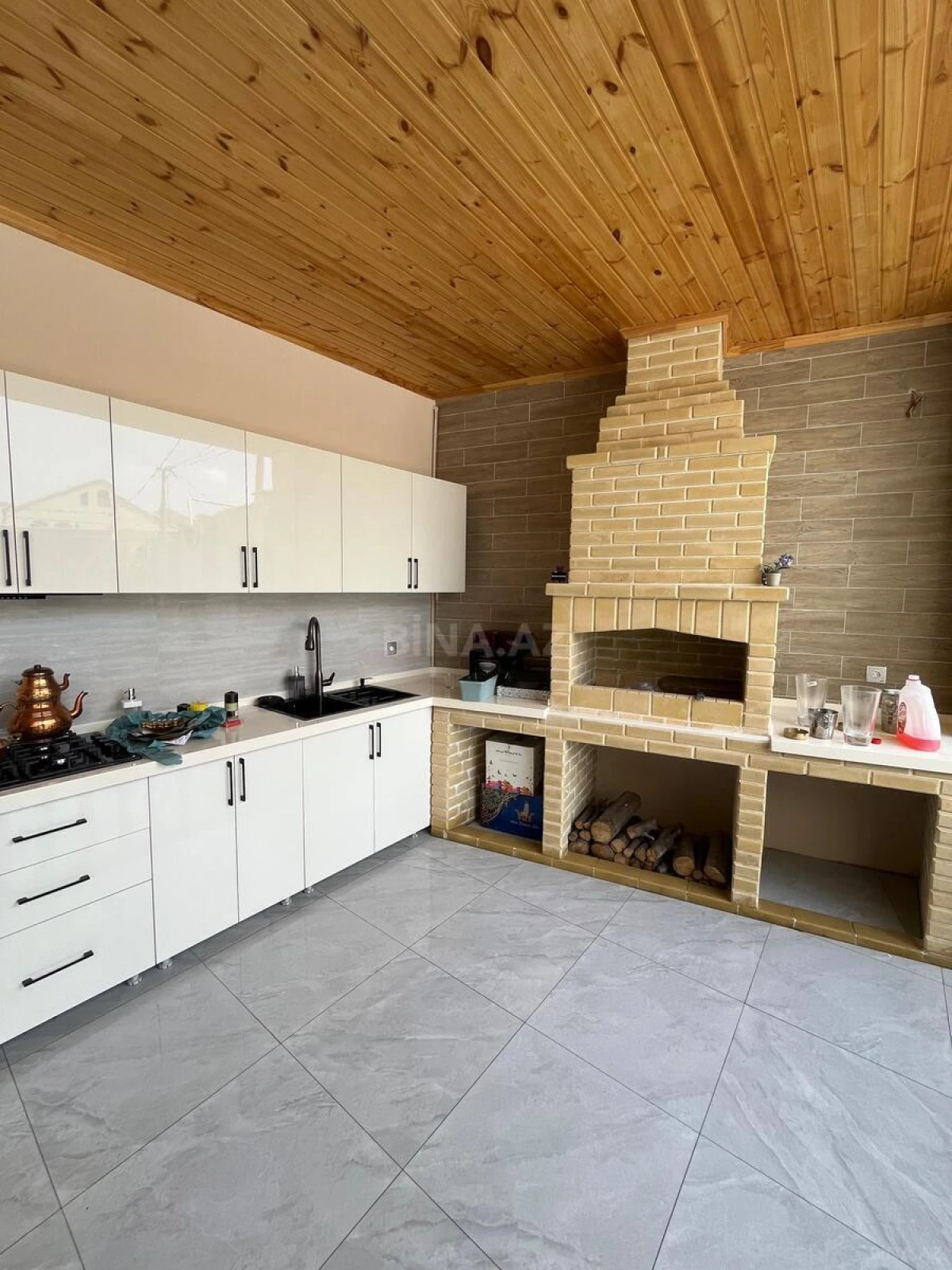 Satılır 8 otaqlı həyət evi 415 m²