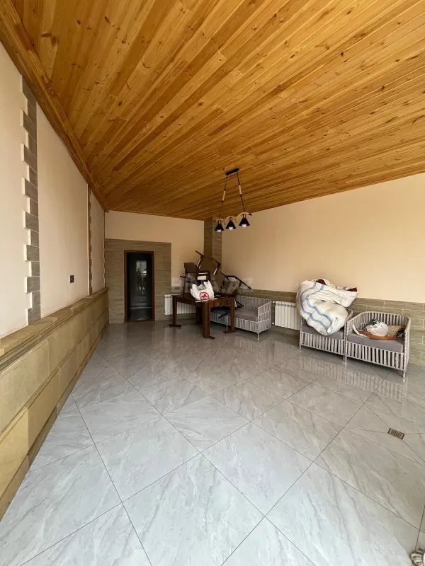 Satılır 8 otaqlı həyət evi 415 m²