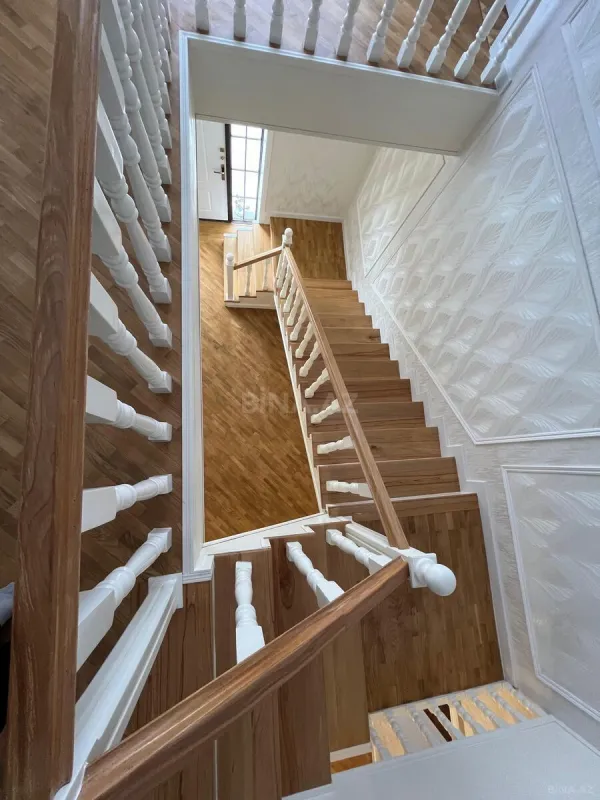 Satılır 8 otaqlı həyət evi 415 m²