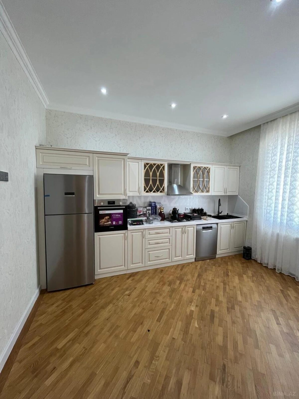 Satılır 8 otaqlı həyət evi 415 m²
