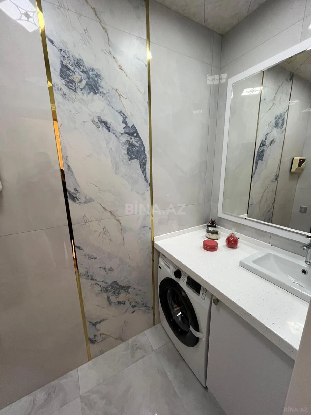 Satılır 8 otaqlı həyət evi 415 m²