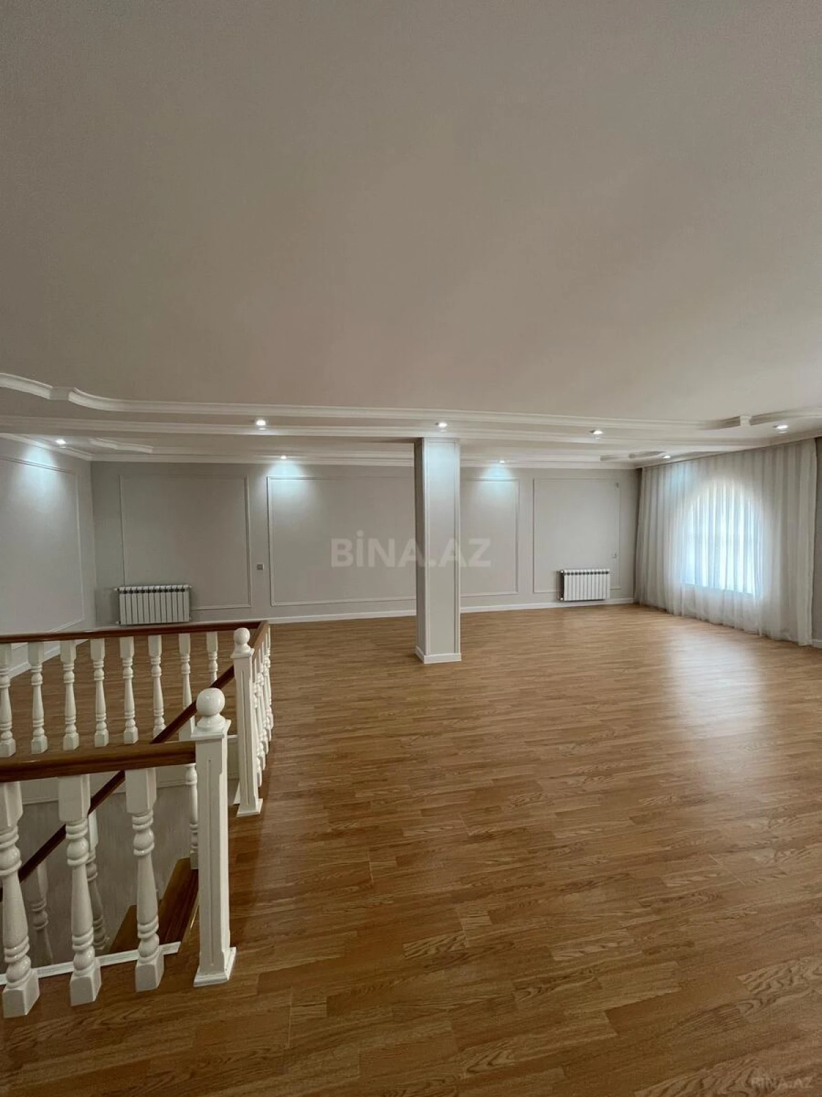 Satılır 8 otaqlı həyət evi 415 m²