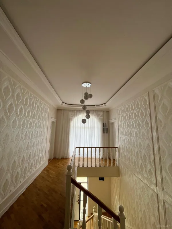 Satılır 8 otaqlı həyət evi 415 m²