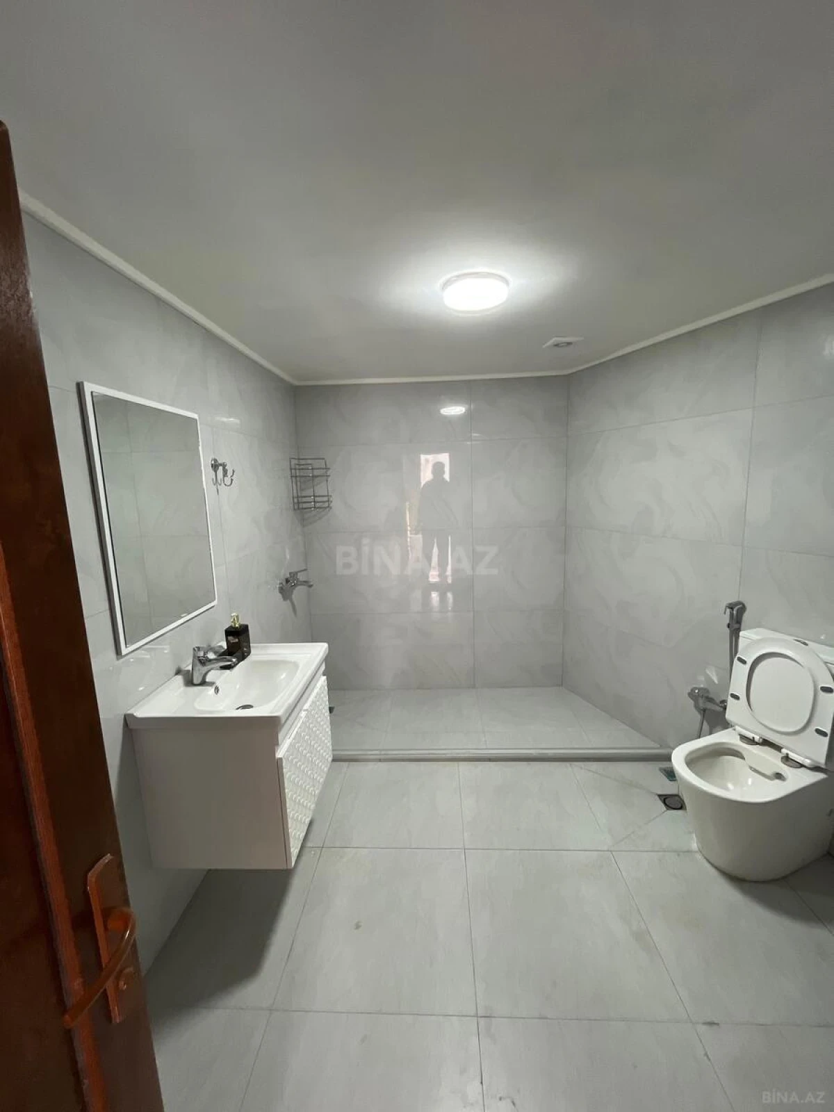 Satılır 8 otaqlı həyət evi 415 m²