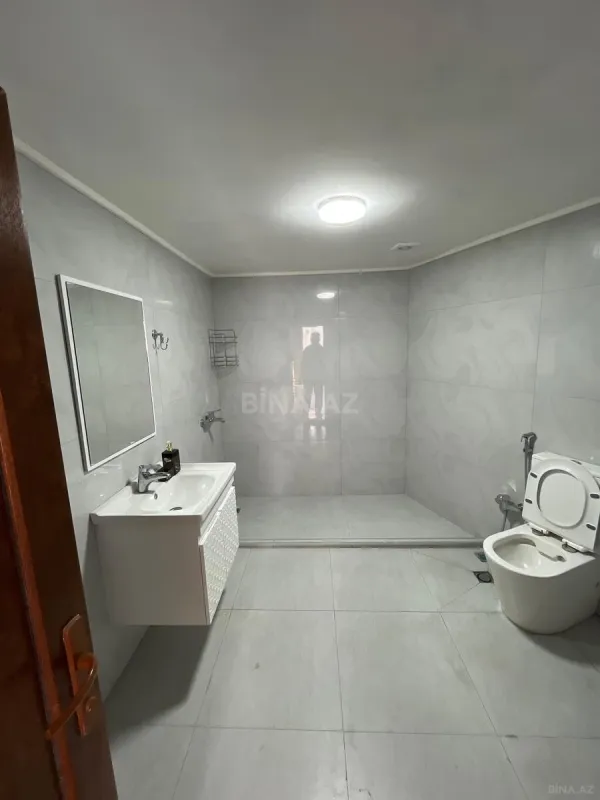 Satılır 8 otaqlı həyət evi 415 m²