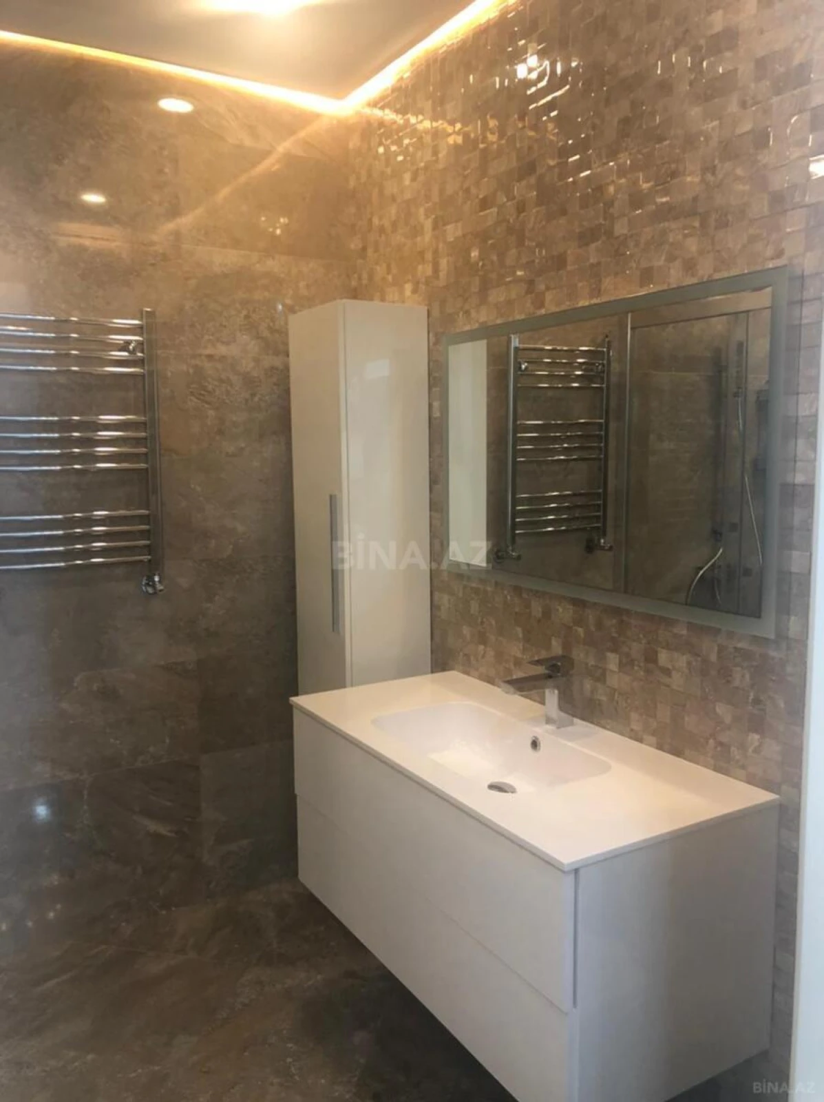 Satılır 4 otaqlı mənzil 240 m²