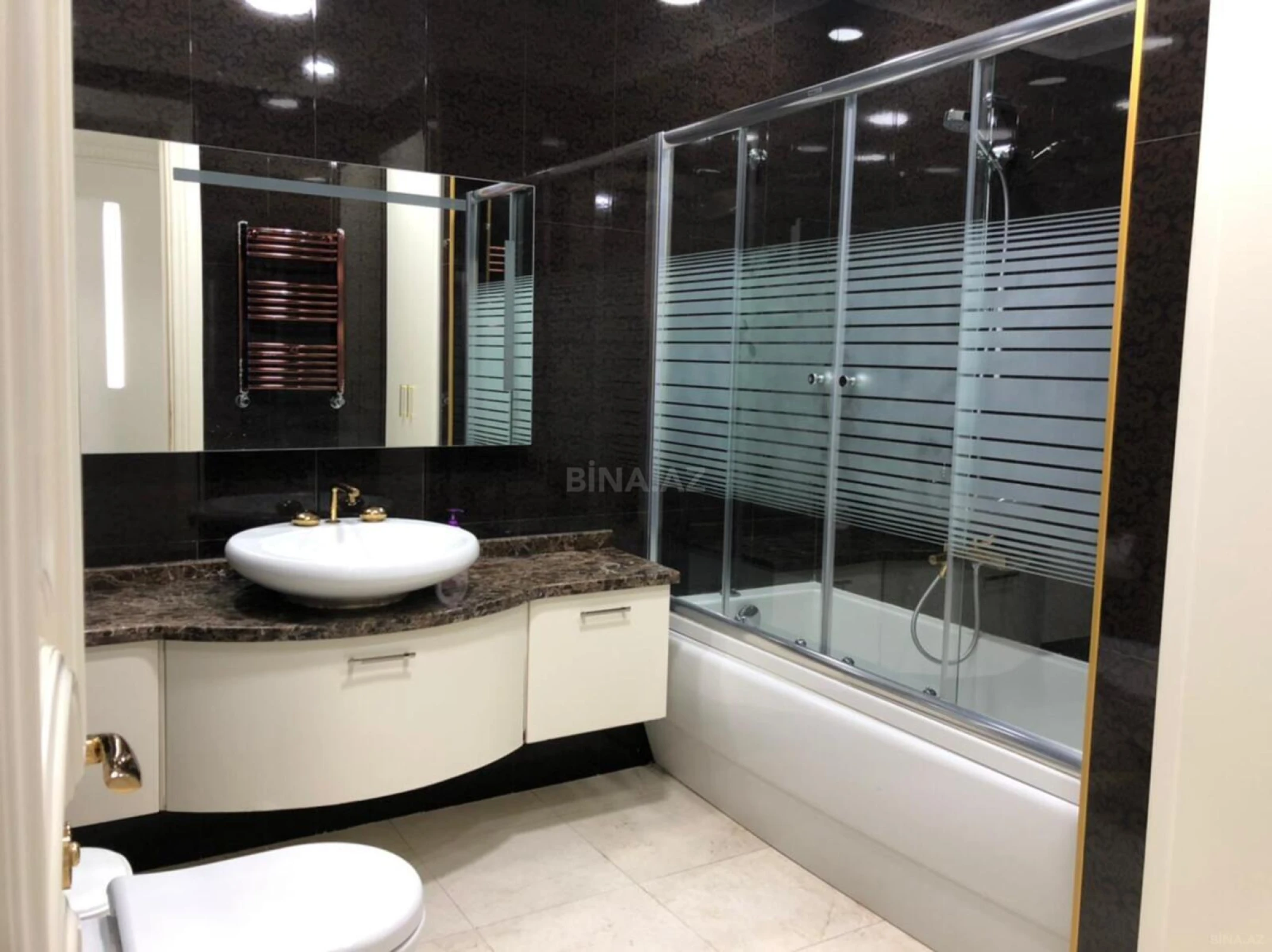 Satılır 4 otaqlı mənzil 240 m²
