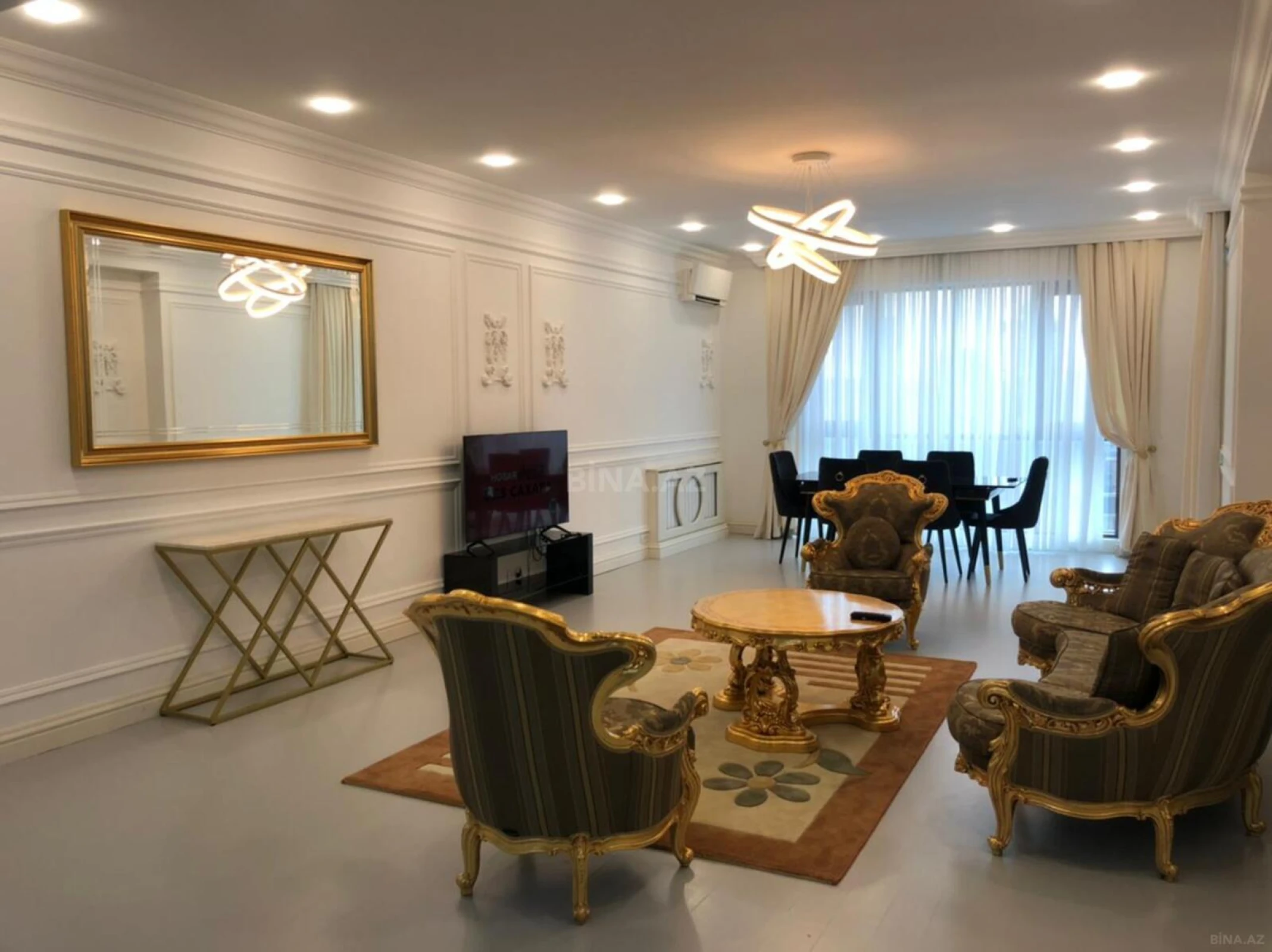Satılır 4 otaqlı mənzil 240 m²