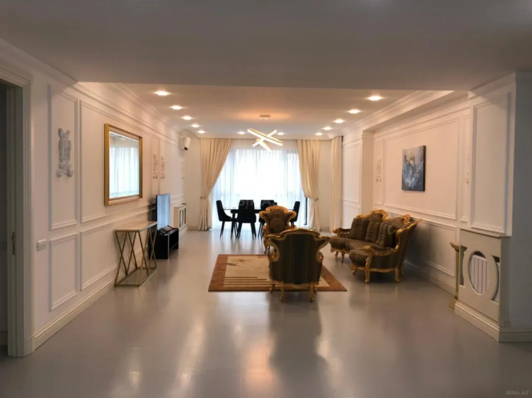 Satılır 4 otaqlı mənzil 240 m²