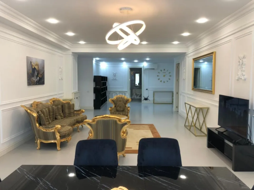 Satılır 4 otaqlı mənzil 240 m²
