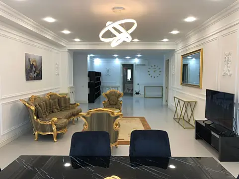Satılır 4 otaqlı mənzil 240 m²
