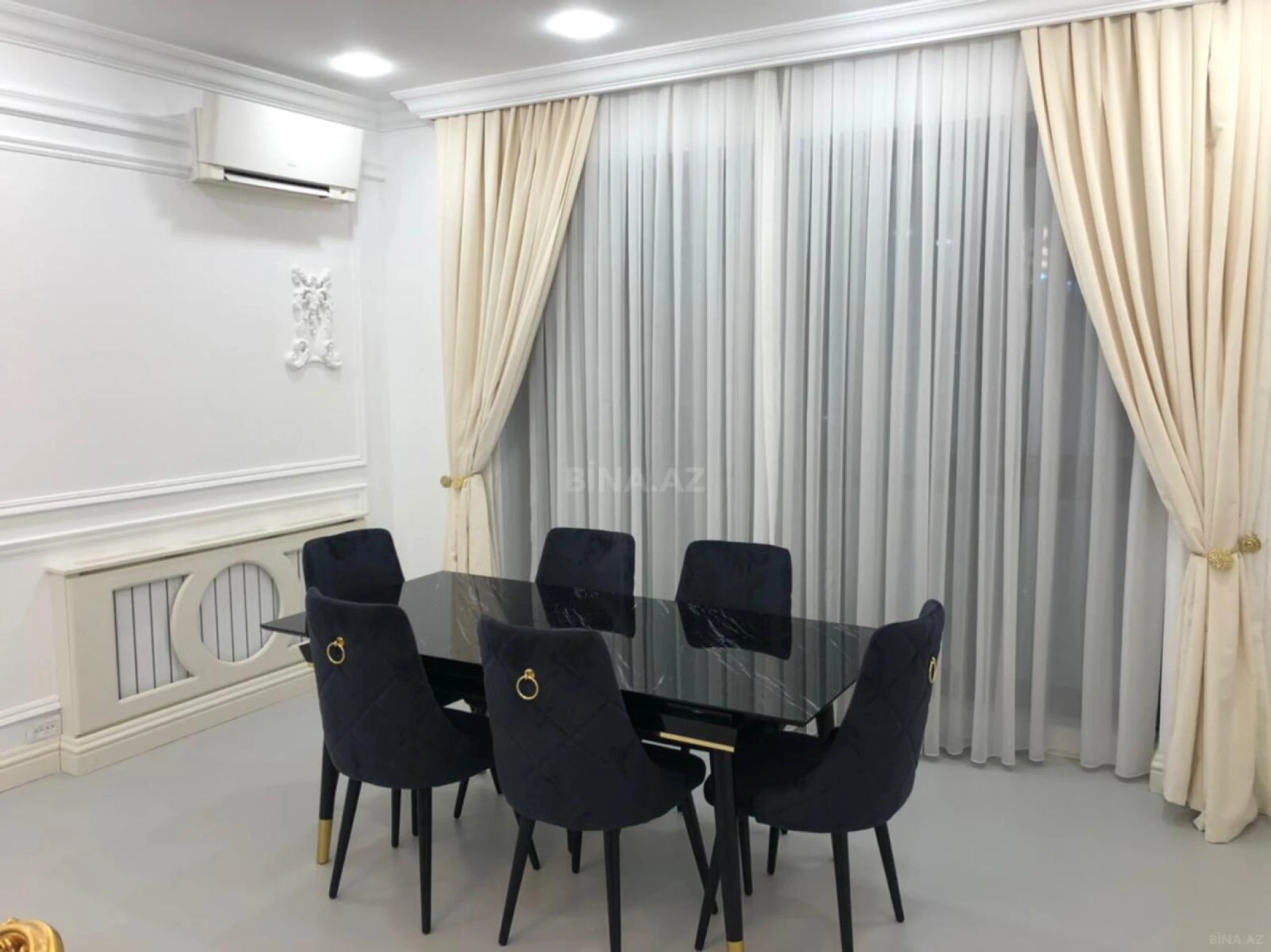 Satılır 4 otaqlı mənzil 240 m²