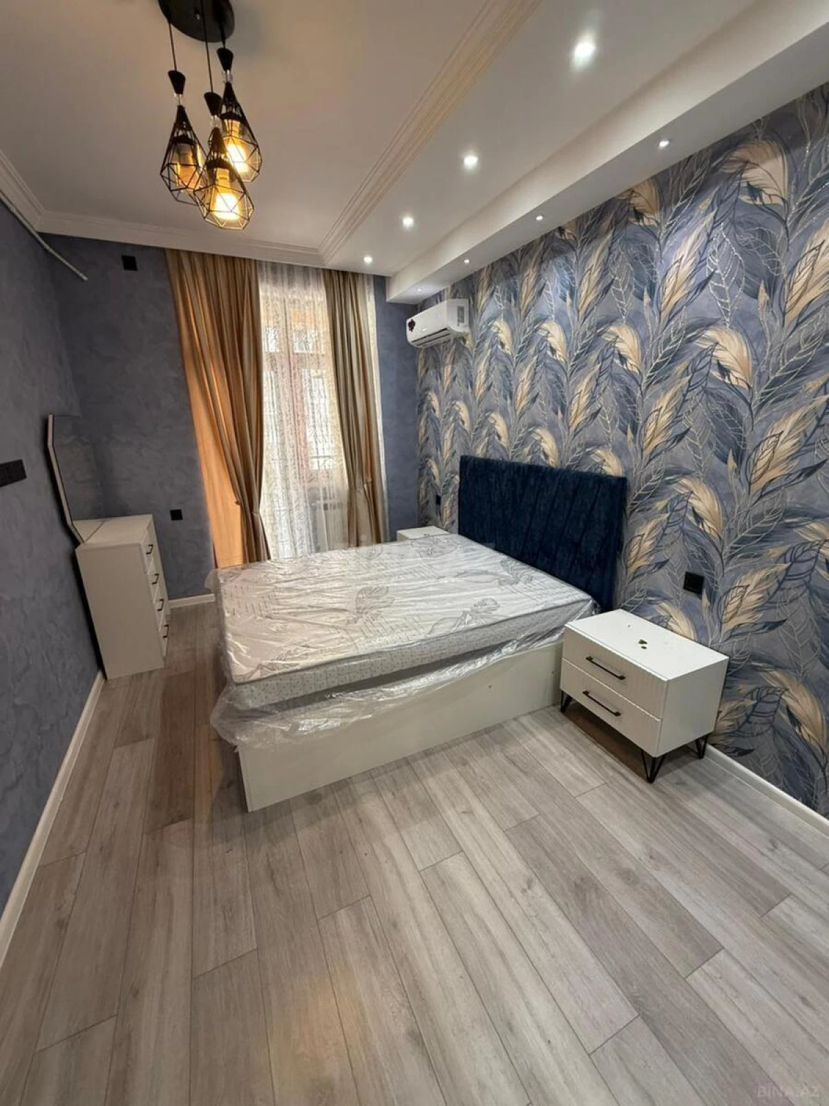 Satılır 3 otaqlı mənzil 104 m²