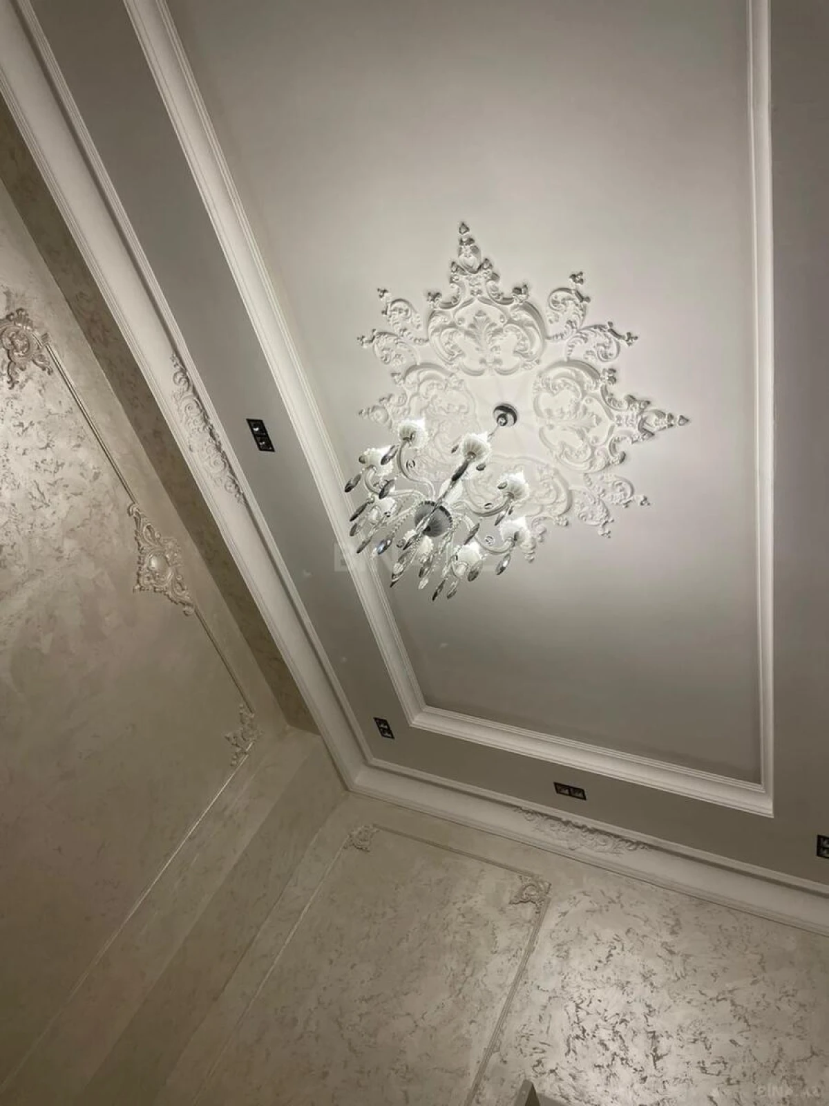 Satılır 2 otaqlı mənzil 72 m²