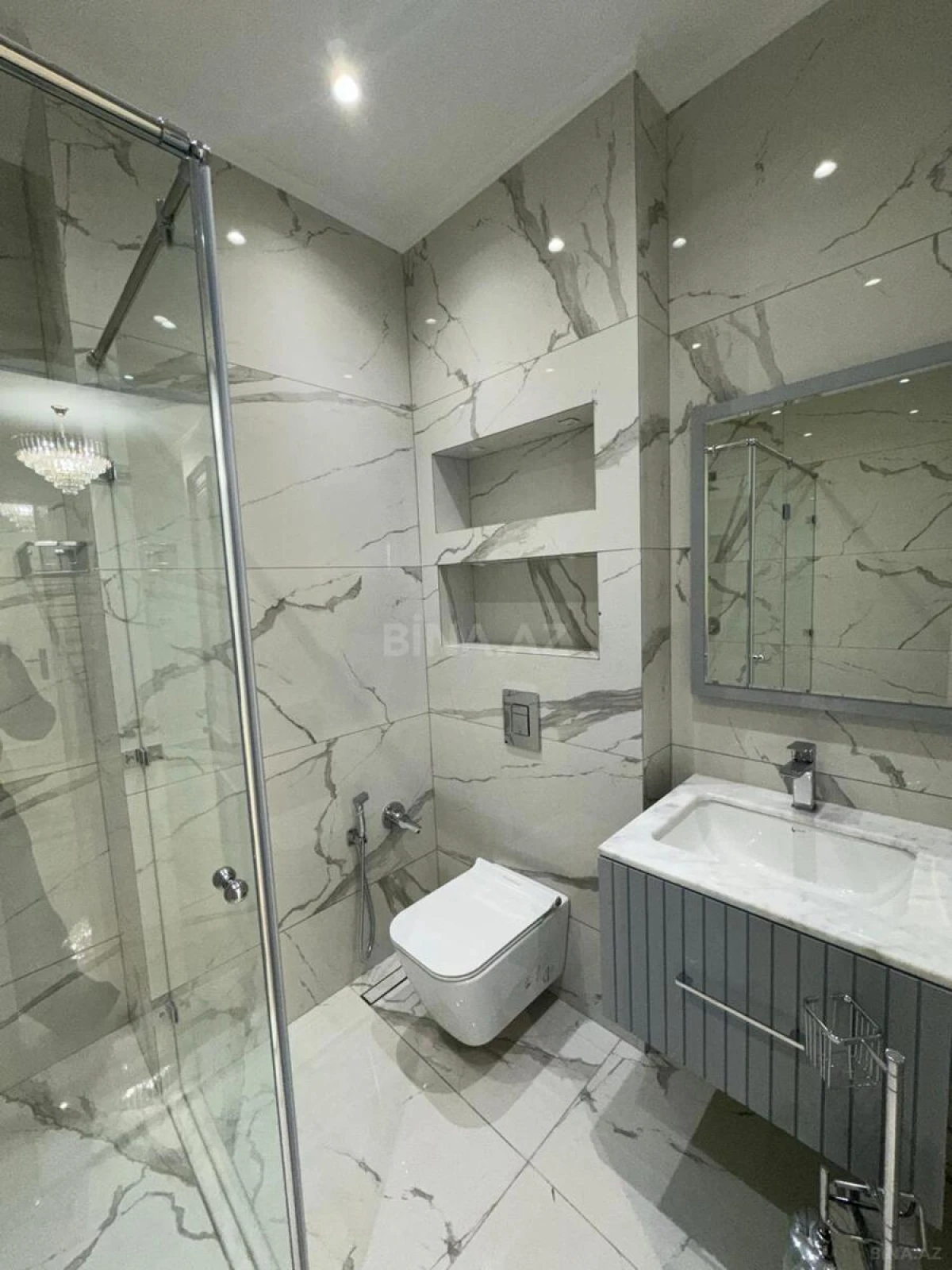 Kirayə verilir 4 otaqlı mənzil 160 m²