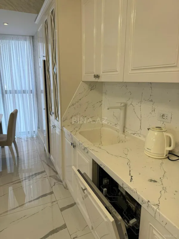 Kirayə verilir 4 otaqlı mənzil 160 m²