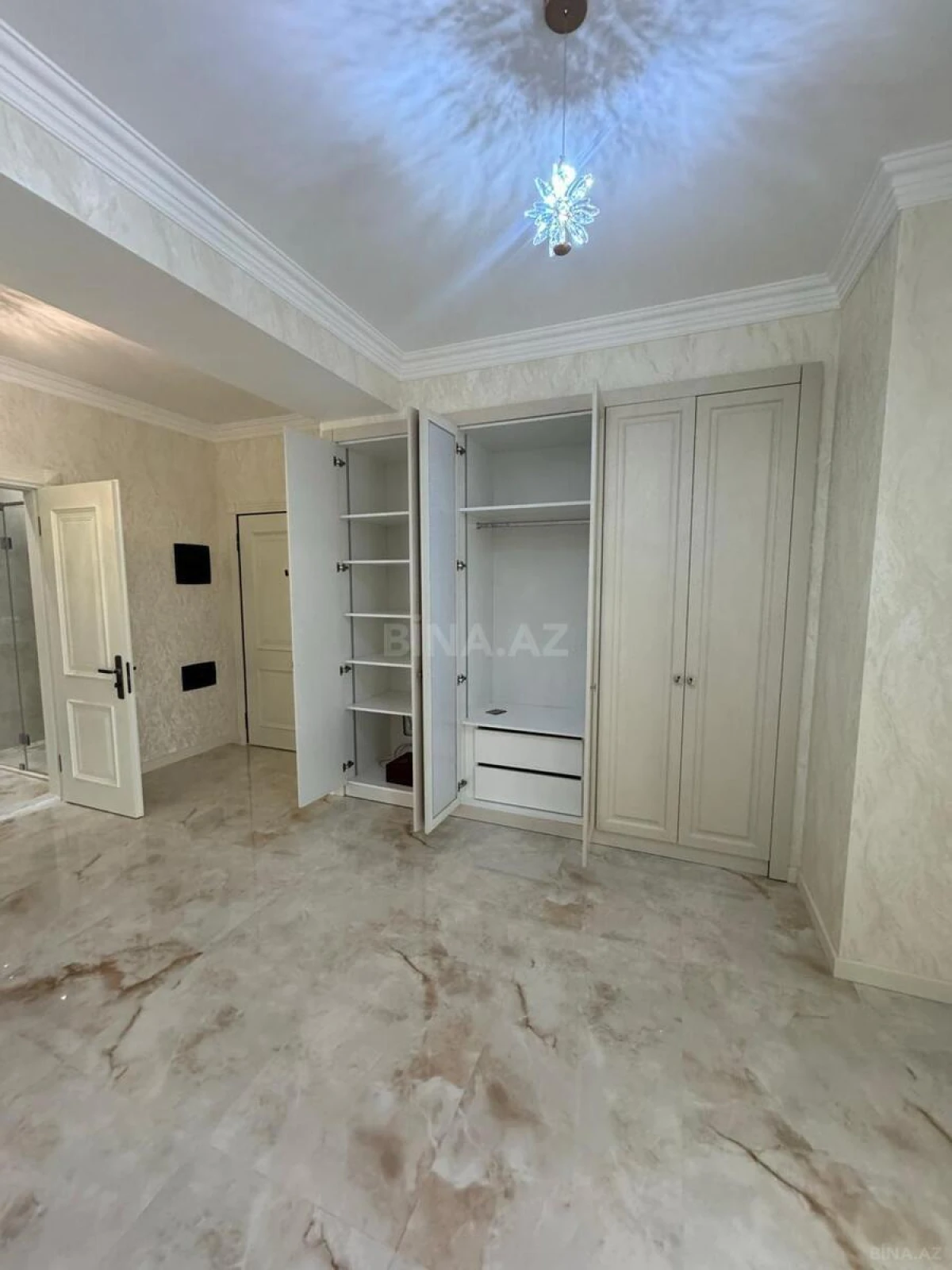 Kirayə verilir 4 otaqlı mənzil 160 m²