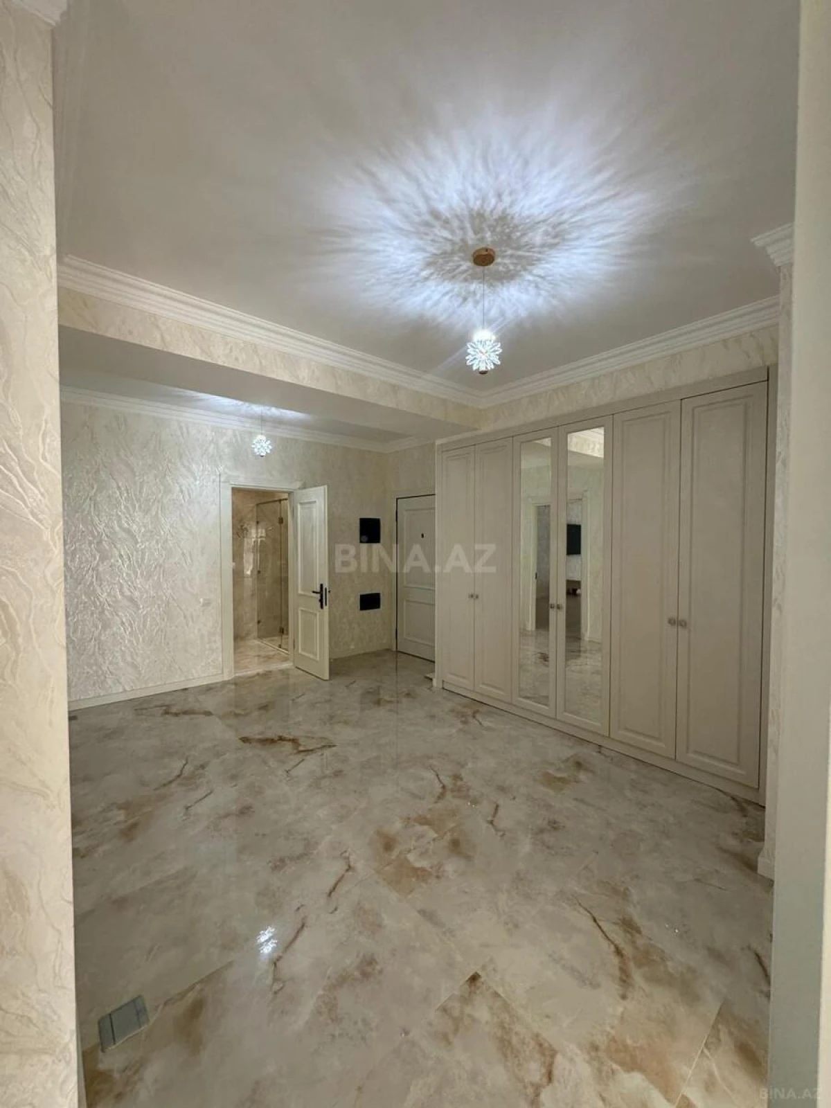 Kirayə verilir 4 otaqlı mənzil 160 m²
