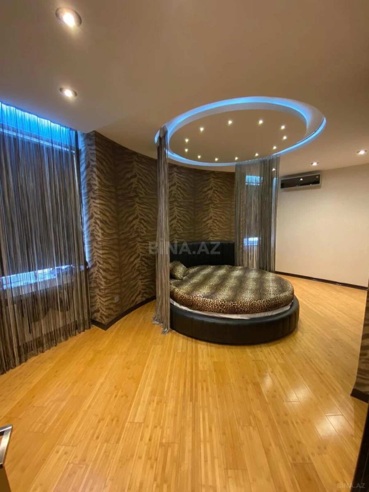 Satılır 3 otaqlı mənzil 125 m²