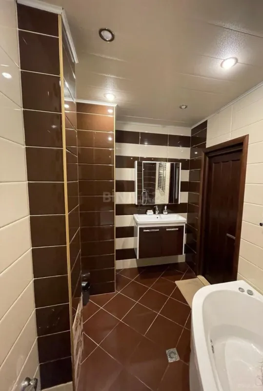 Kirayə verilir 3 otaqlı mənzil 160 m²