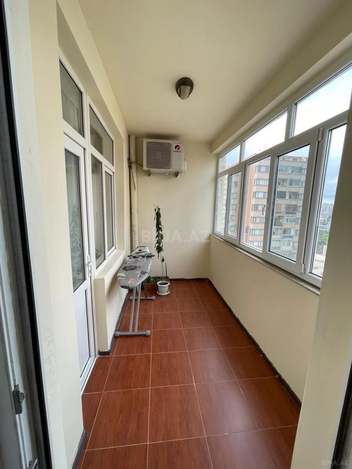 Kirayə verilir 3 otaqlı mənzil 160 m²