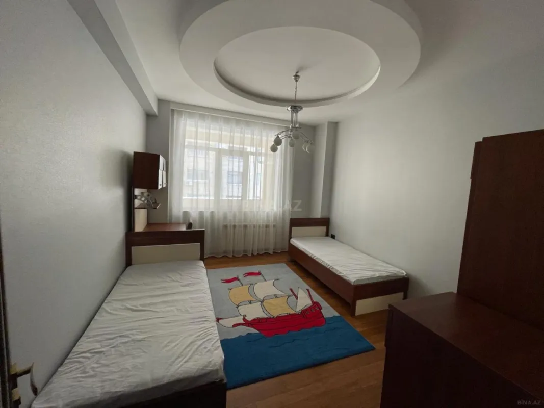 Kirayə verilir 3 otaqlı mənzil 160 m²