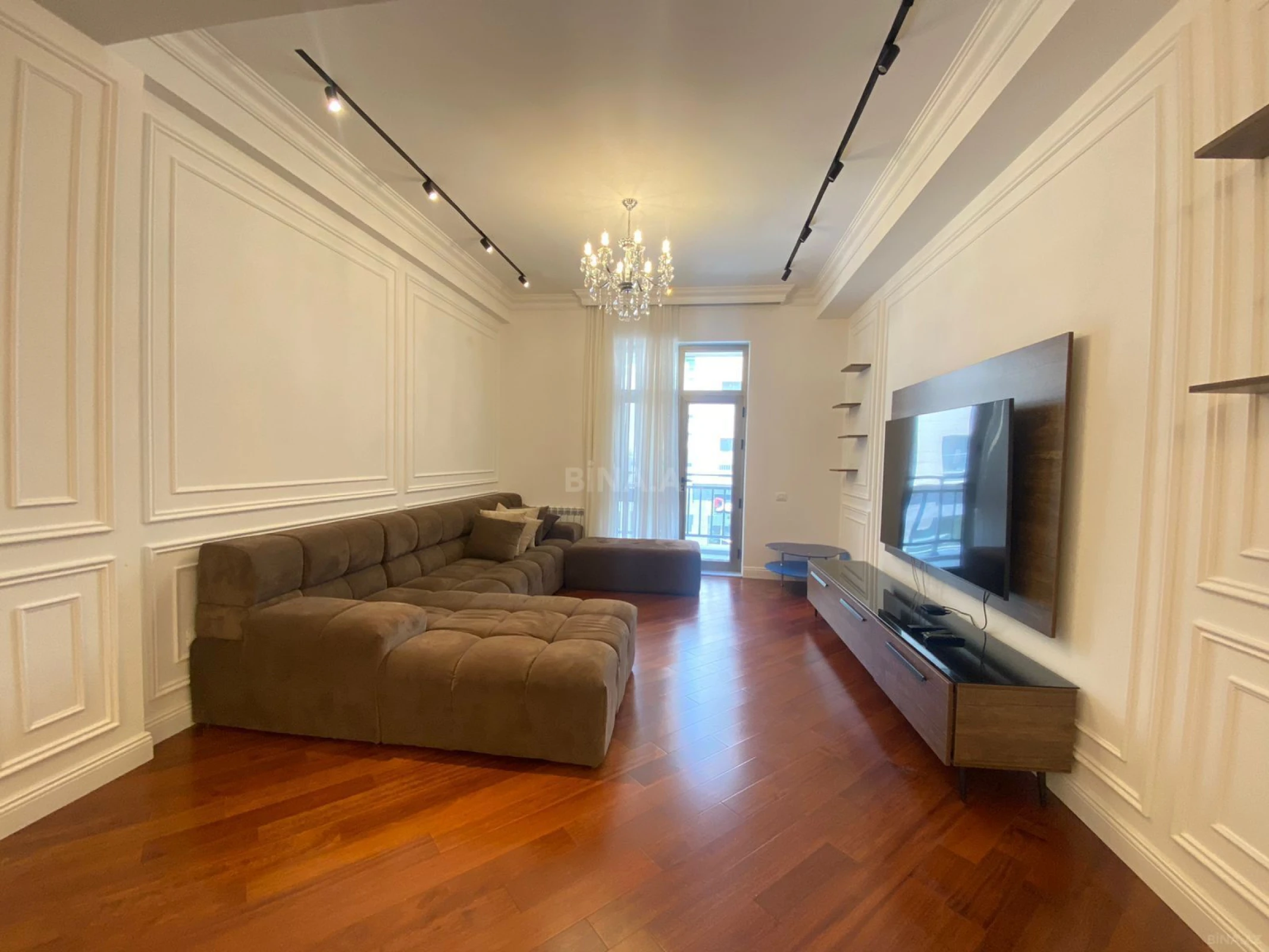 Satılır 4 otaqlı mənzil 200 m²