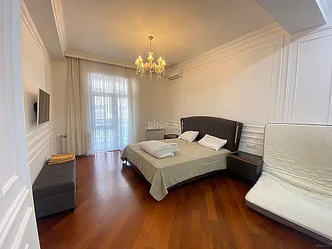 Satılır 4 otaqlı mənzil 200 m²