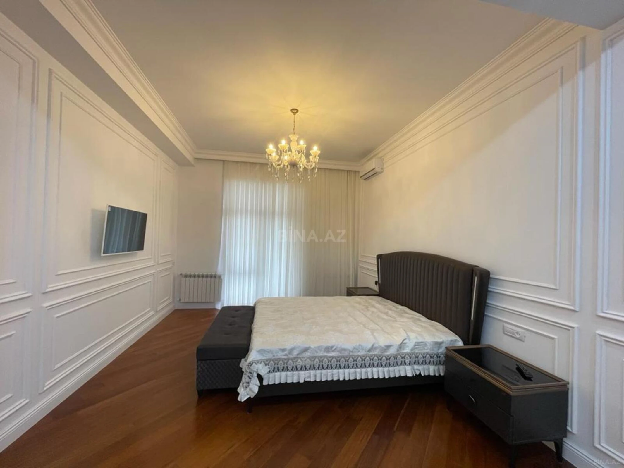 Satılır 4 otaqlı mənzil 200 m²