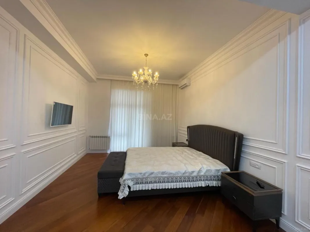 Satılır 4 otaqlı mənzil 200 m²