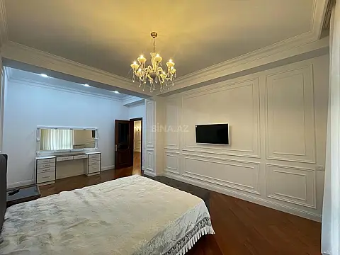 Satılır 4 otaqlı mənzil 200 m²