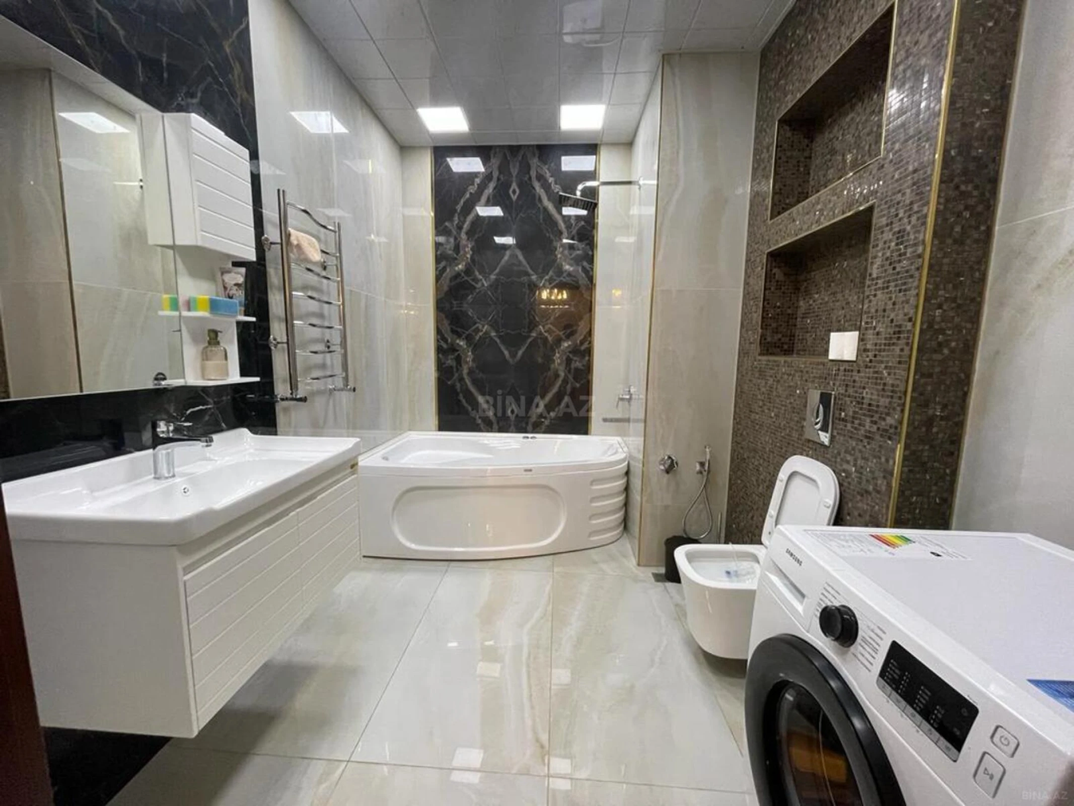 Satılır 4 otaqlı mənzil 200 m²