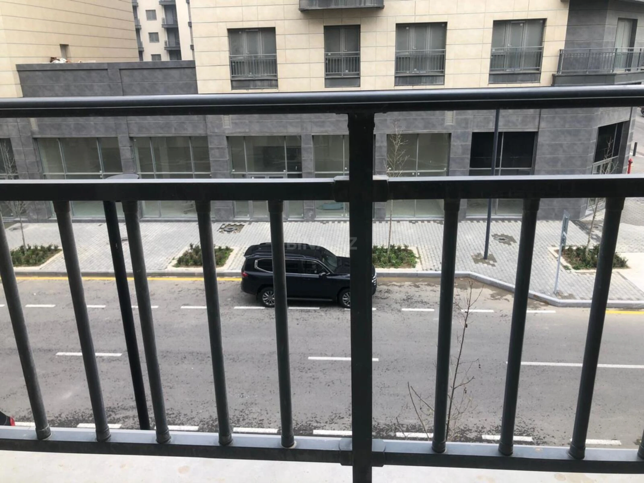 Satılır 4 otaqlı mənzil 200 m²